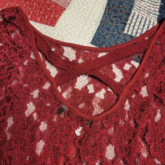Bke boutique‎ burgundy lace top - Picture 3 of 5